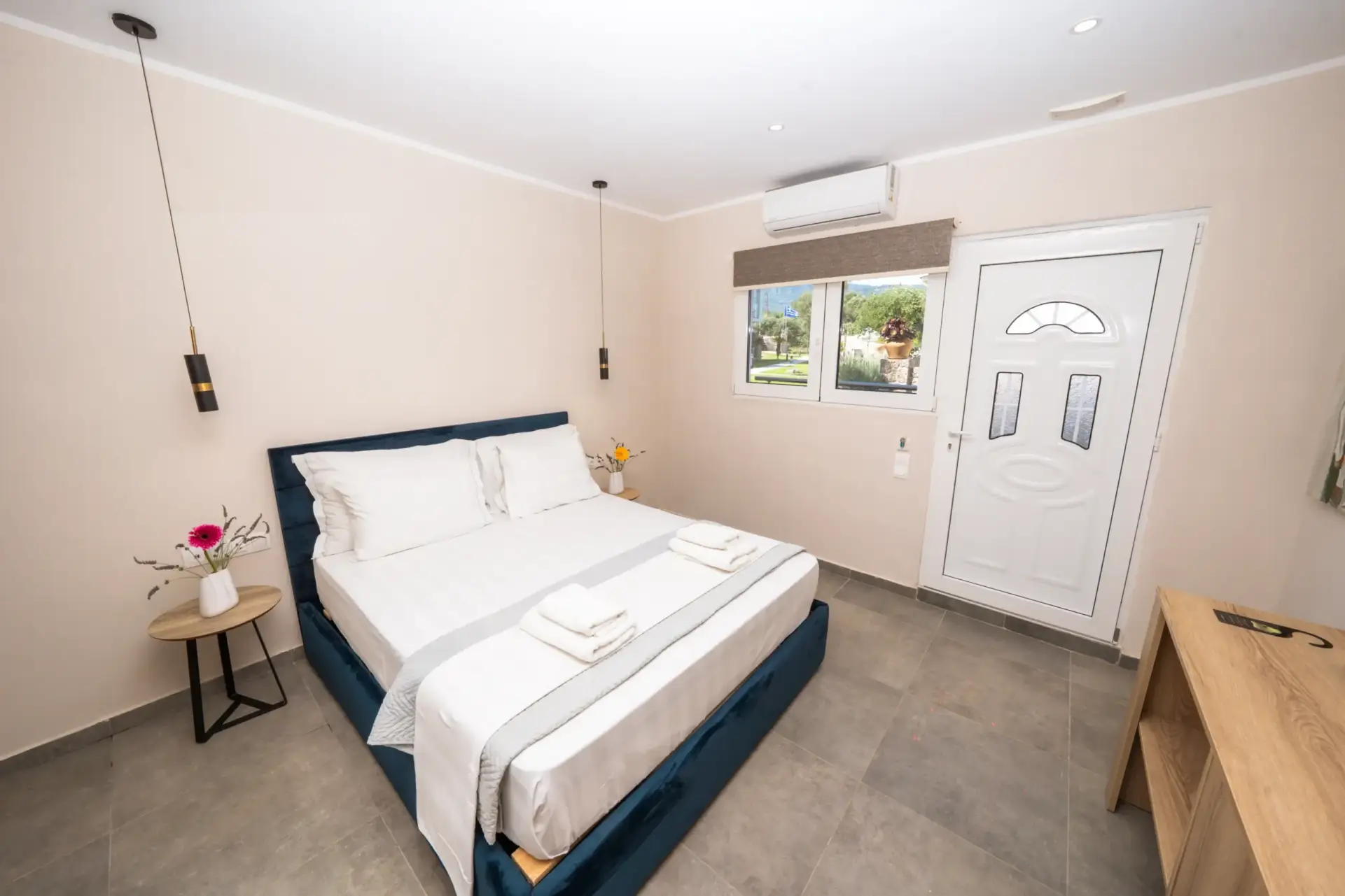Double room bed with window
