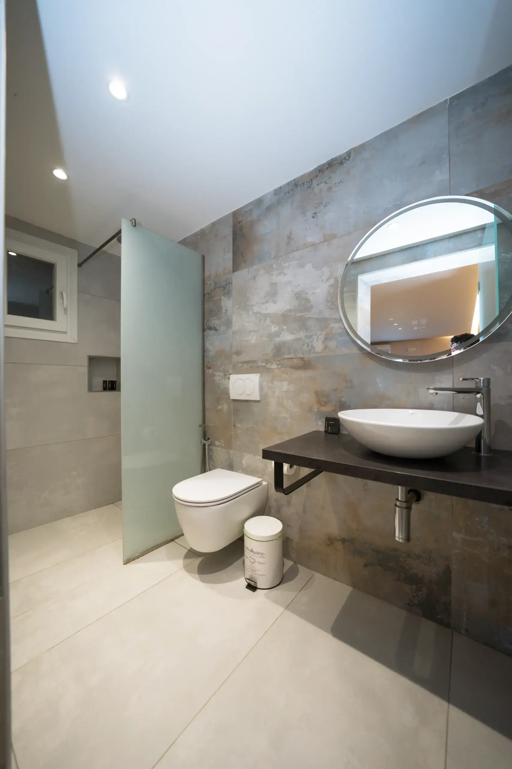 Double room with garden bathroom with shower