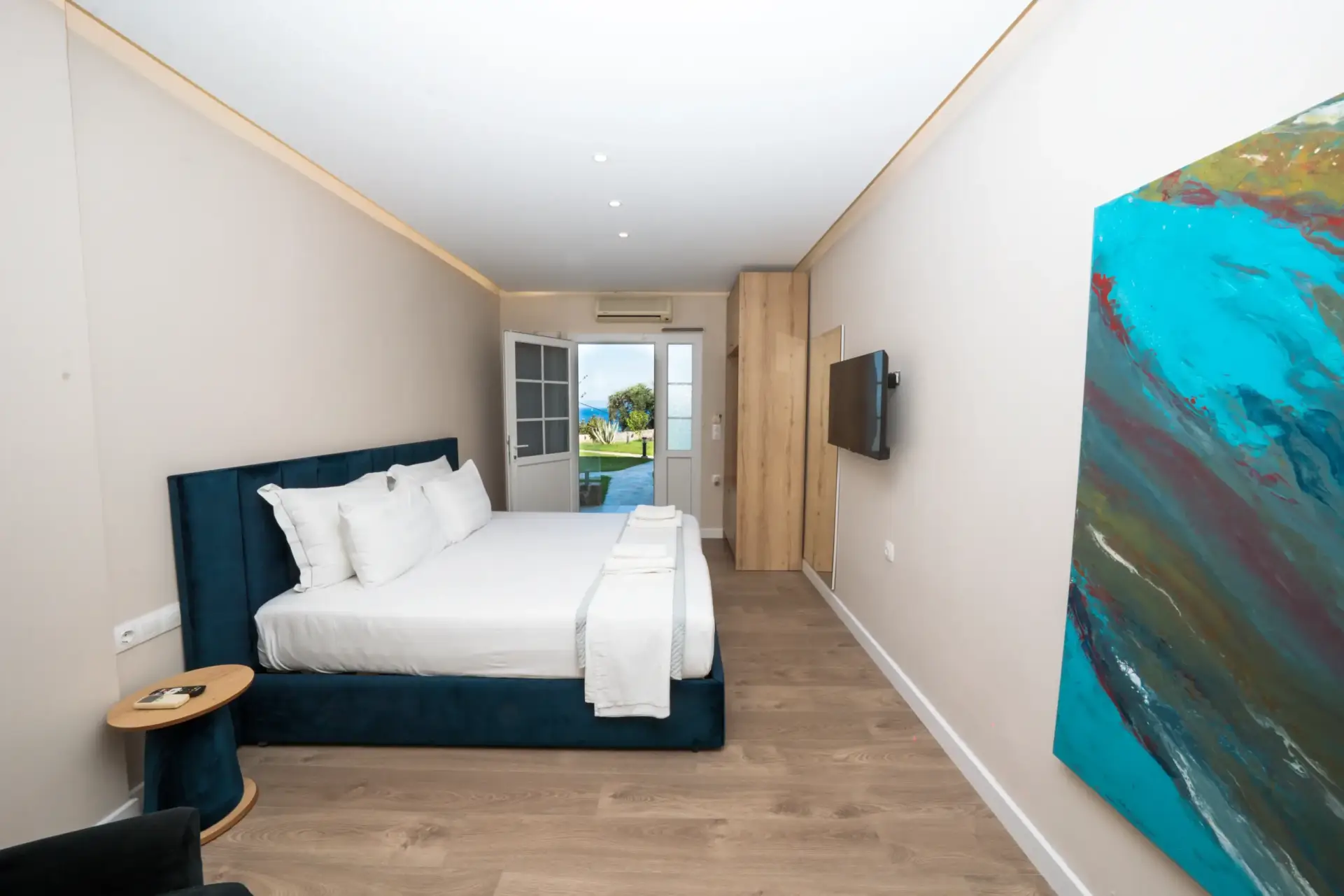 Double room with garden bedroom space