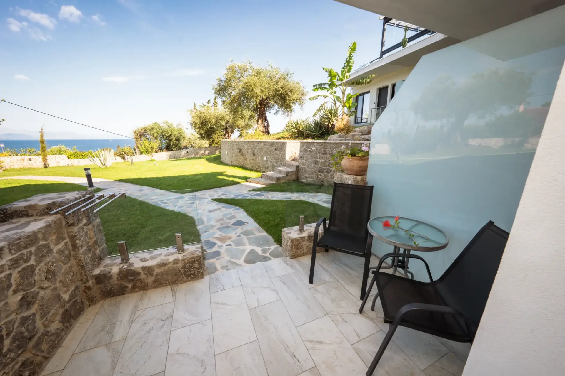 Double room with garden outdoor furniture