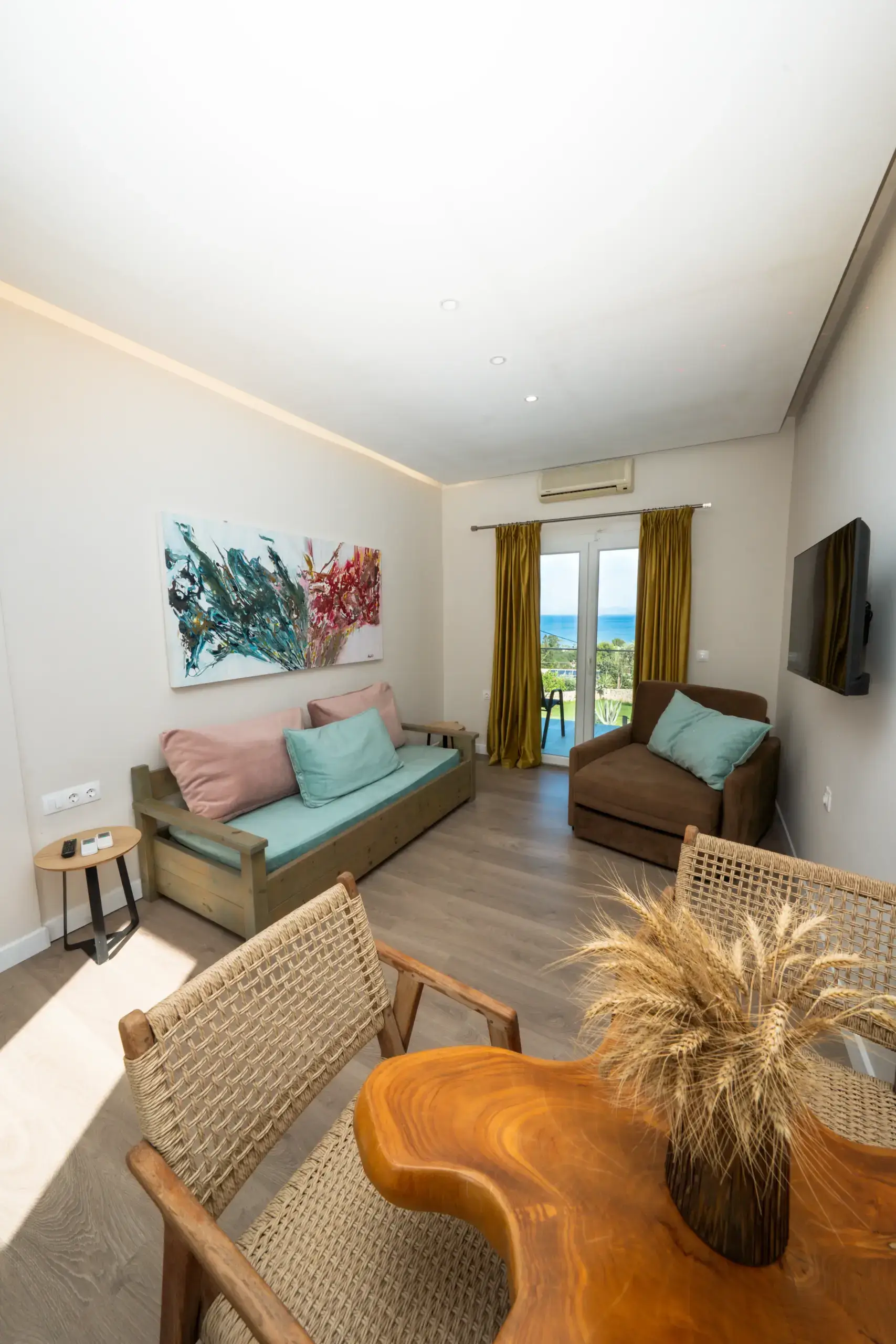 One Bedroom Apartment living room