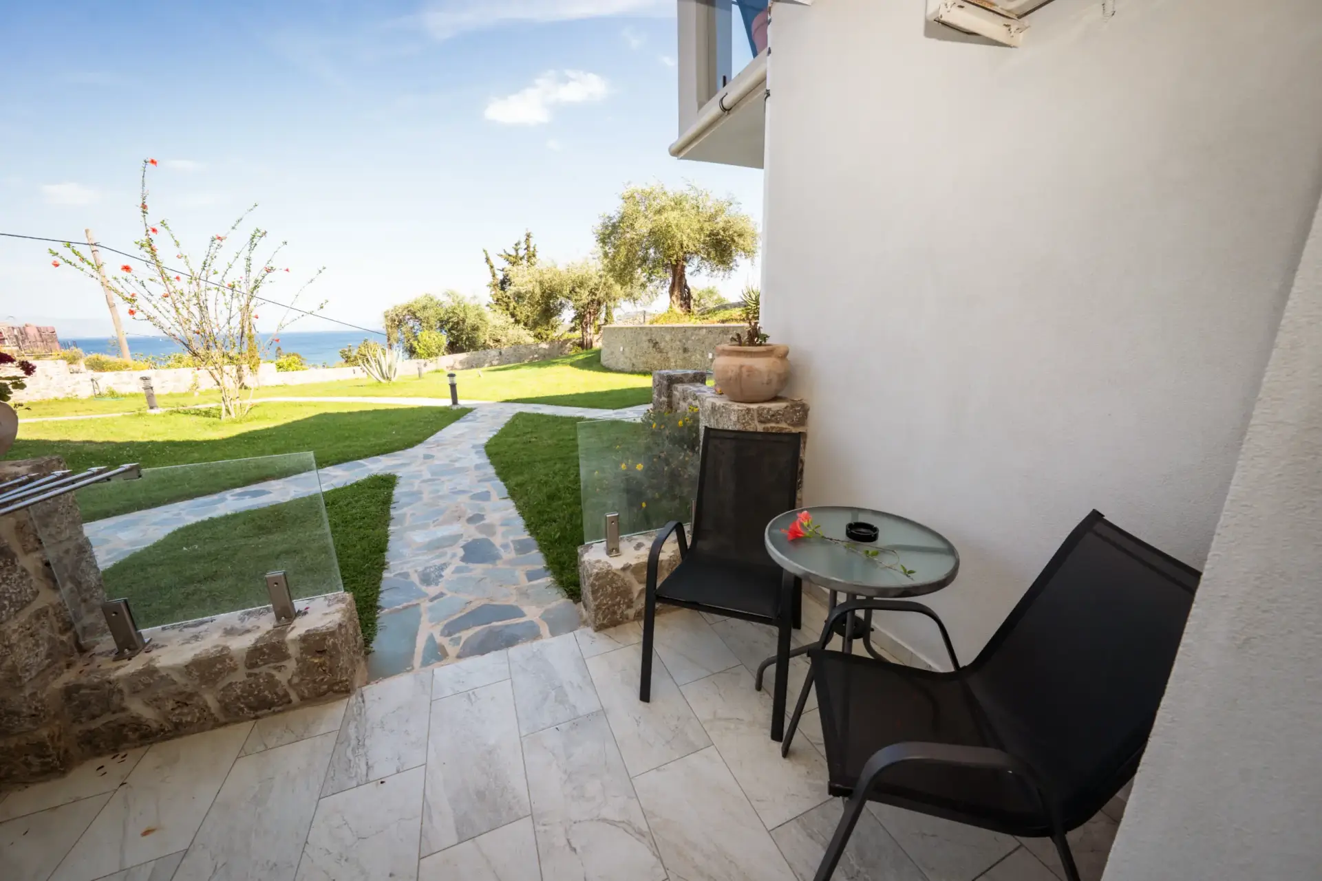 Double room with garden outdoor furniture